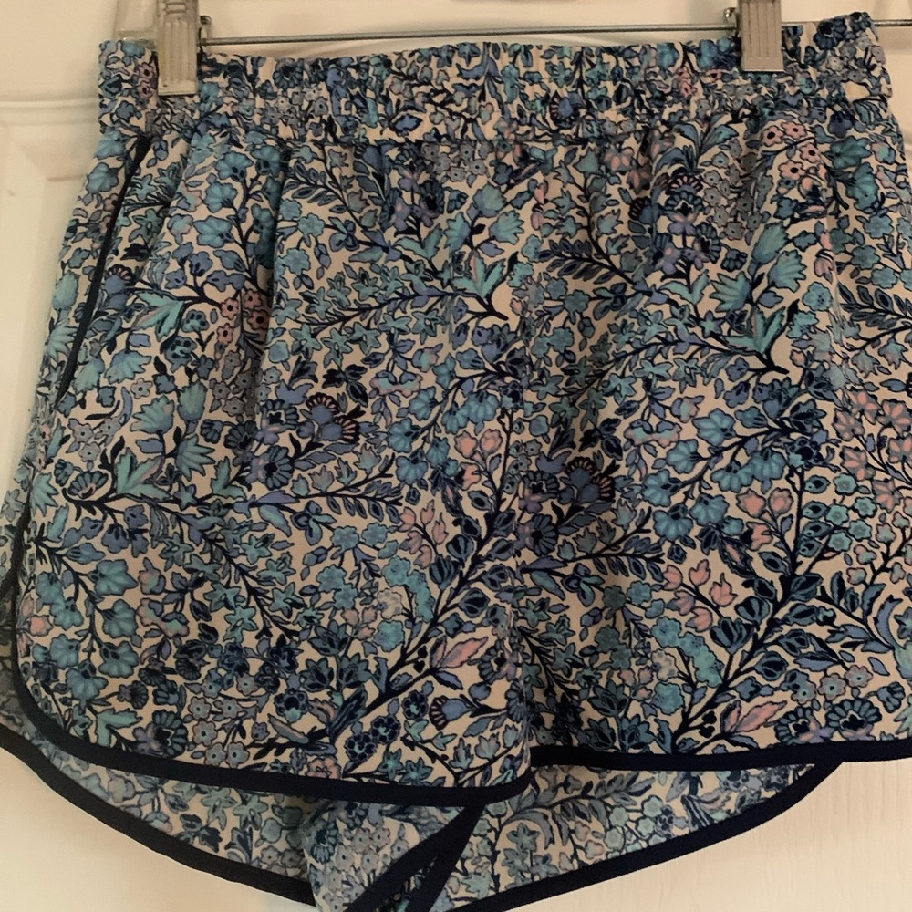Pre-Owned BCBG Colorful Flower Print Shorts XS